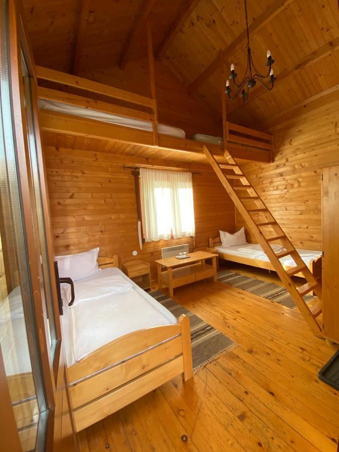 Gyopar Wooden Houses Izvoare  Bagian luar foto